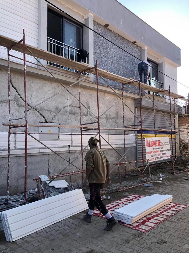İskeleli bina, cephe uygulaması