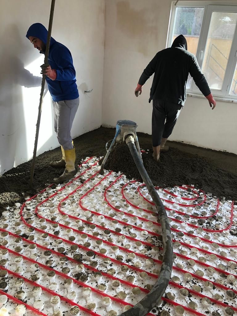 Yerden ısıtma üzerine şap uygulaması